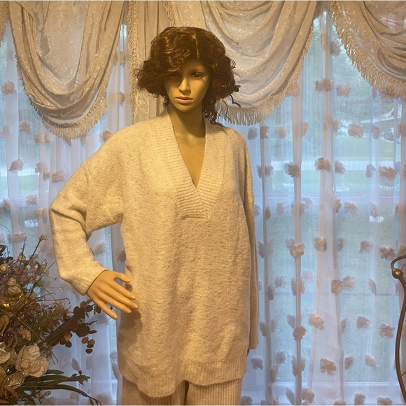 Nine West V-Neck Sweater - Picture 1 of 3